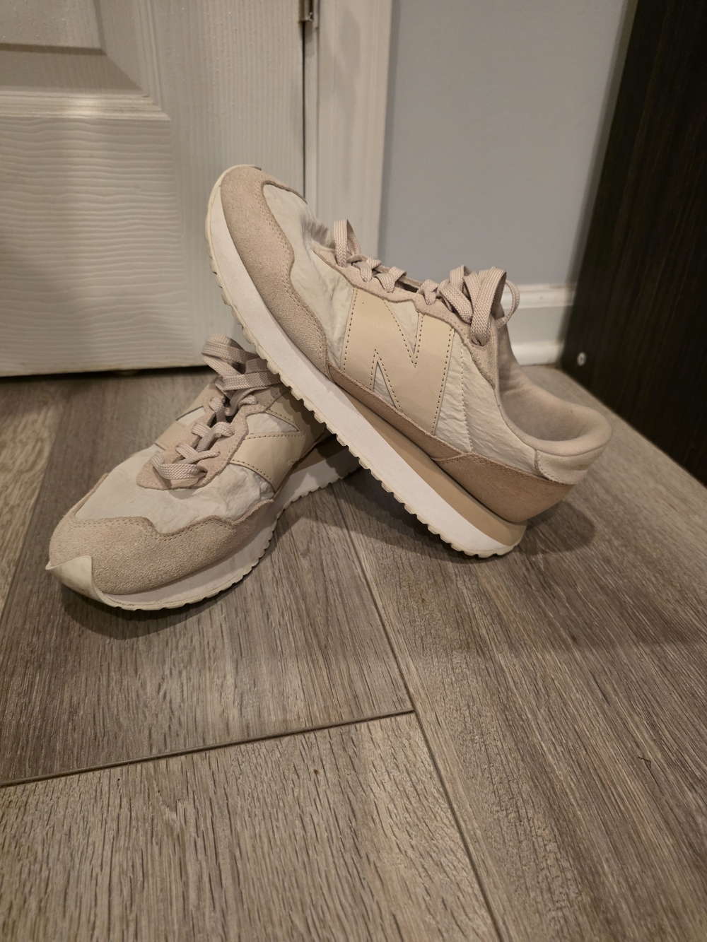 New Balance Women's Neutral Beige & Cream Retro Runner Sneakers
